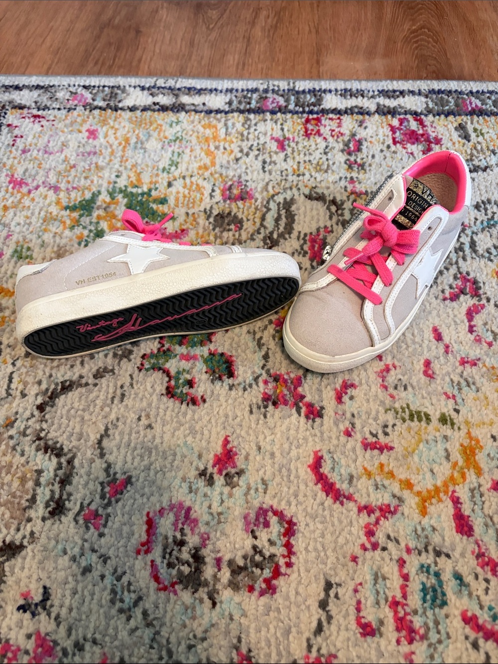 Vintage Havana Kids Sneakers in Pink and White.